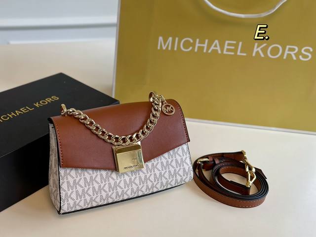 折叠盒 Size：20×12 Mk 新款老花llta链条斜挎包 皮革搭配精美方形金属件锁扣， 金属链条装饰个性十足！ 可调节皮革肩带，手提或斜挎， 为您打造优雅