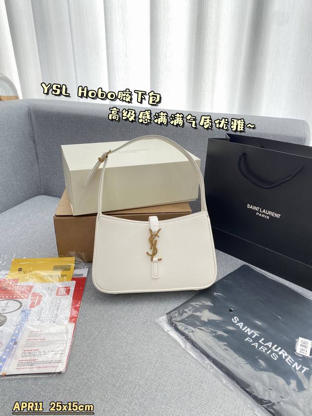 配全套礼盒 Size:25×15 圣罗兰 Ysl Hobo腋下包 质感很高级 容量超级大也很耐用 日常出街背它回头率百分百 就是这种随性慵懒感