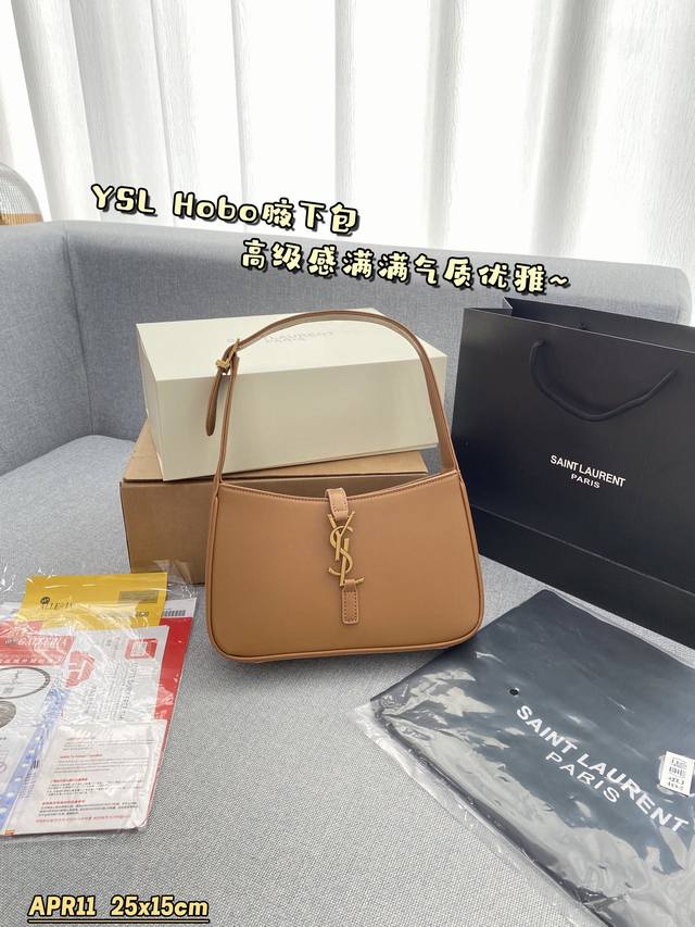 配全套礼盒 Size:25×15 圣罗兰 Ysl Hobo腋下包 质感很高级 容量超级大也很耐用 日常出街背它回头率百分百 就是这种随性慵懒感