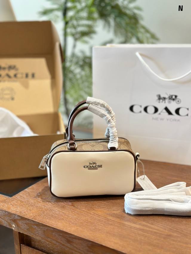 Coach保龄球包 Coach新款satchel保龄球包 新色粉笔白拼卡其logo 可手拎单肩斜挎 Miumiu平替 尺寸20*12*8