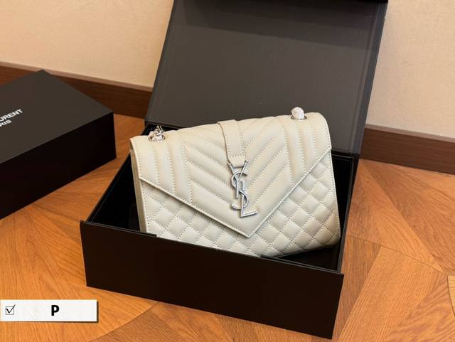 配折叠盒 Size:21.13Cm 24.17Cm 圣罗兰 信封包 鱼子酱牛皮看起来质感特别好!耐磨耐用! 斜挎 配折叠盒 Size:21.13Cm 24.17Cm 圣罗兰 信封包 鱼子酱牛皮看起来质感特别好!耐磨耐用! 斜挎