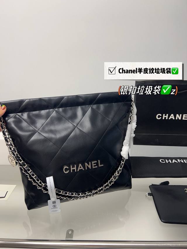 全套包装 升级版 Size:30 35Cm 好搭配了呜呜呜 Chanel 22Bag 更酷哦! 羊皮纹很耐造 高级感拉满 搜索 小香家 垃圾袋 全套包装 升级版 Size:30 35Cm 好搭配了呜呜呜 Chanel 22Bag 更酷哦! 羊皮纹很耐造 高级感拉满 搜索 小香家 垃圾袋