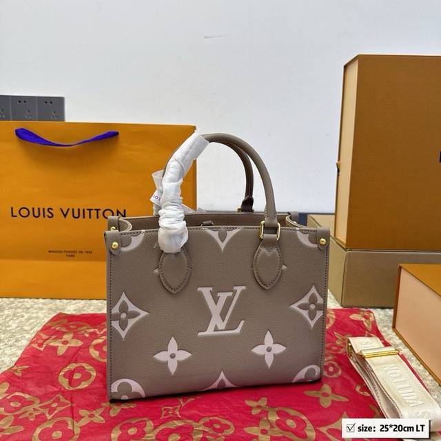 折叠盒 Lv Onthego 丛林tote Mini也太可爱了吧！ 24Ss 渐变色过渡压花版 小小的一支但是容量很大哦 Max完全没问题 Size：25*20