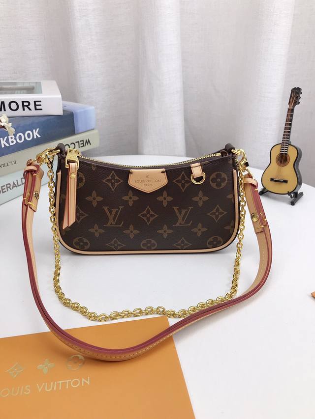 配折叠礼盒 Lv Easy Pouch腋下中古麻将包，精致做工 很爱 形状优雅兼顾美观和容量 真的巨好看 而且很耐造 上班通勤日常都可以背 尺寸：21*13Cm