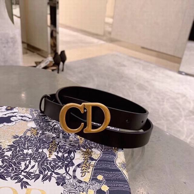礼物迪奥 新款 正品规划2Cm Cd复古扣腰带双面原版牛皮,女神必备款 明星同款女士皮带可当裙带。迪奥女王。带身logo齐全 可与专柜对比。送礼自用首选。配专柜 礼物迪奥 新款 正品规划2Cm Cd复古扣腰带双面原版牛皮,女神必备款 明星同款女士皮带可当裙带。迪奥女王。带身logo齐全 可与专柜对比。送礼自用首选。配专柜