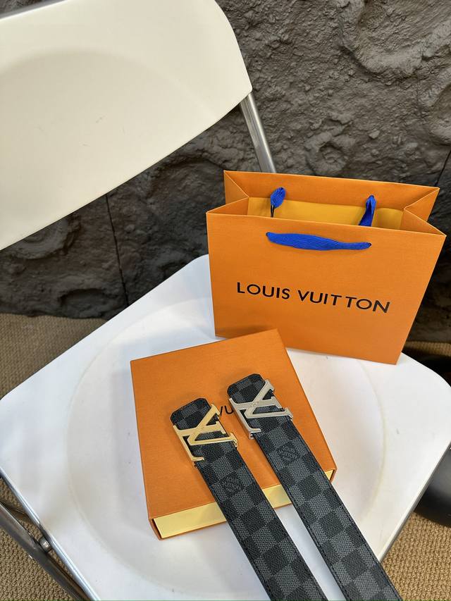 升级版 Lv!! 高版本!全钢头 腰带 嘿哈 原单牛皮全钢头皮带~热门款 皮带里面最火的啦~质量很好 全套包装!五金绝对不褪色 皮带头和专柜一样的哦~ 配礼盒手 升级版 Lv!! 高版本!全钢头 腰带 嘿哈 原单牛皮全钢头皮带~热门款 皮带里面最火的啦~质量很好 全套包装!五金绝对不褪色 皮带头和专柜一样的哦~ 配礼盒手