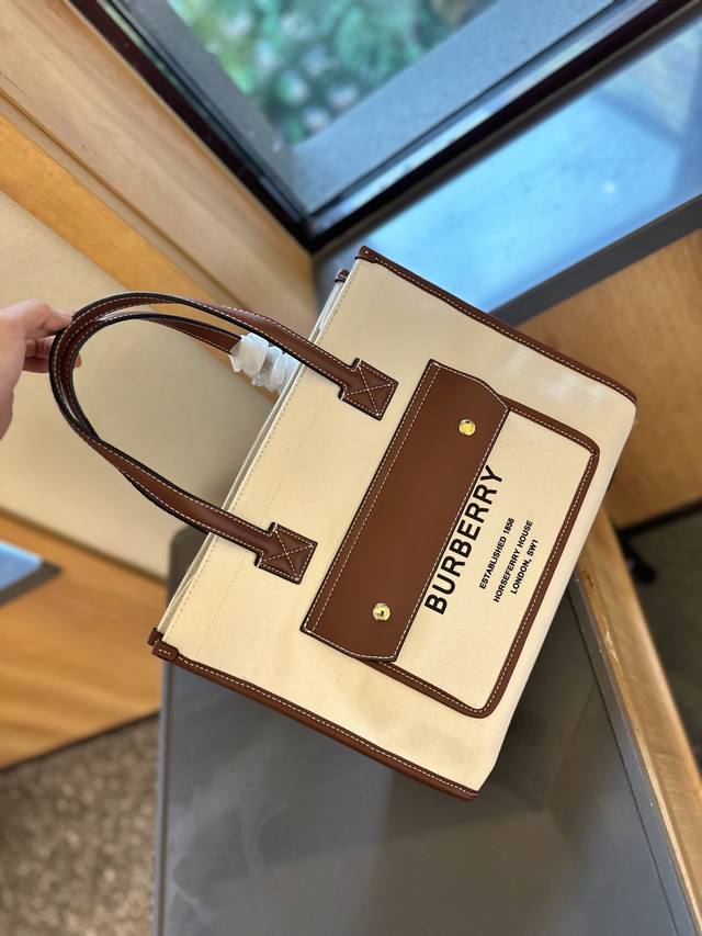 Burberry 巴宝莉托特包 Horseferry格纹帆布拼接小牛皮简直秋冬必备款 上身真的很好看经典气质款 日常出行 容量很大 尺寸: 30