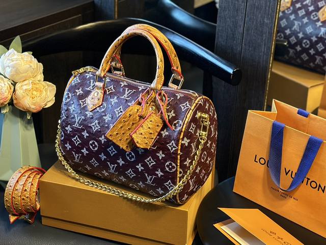 Lv Speedy 25Cm枕头包 无论版型 内里和专柜毫无差别 真正原版复刻 内里可拆卸 火遍全球的爆款机场大包 机车女神包 明星同款 贵气而充满活力的品牌设