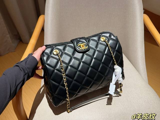 羊皮纹 香奈儿chanel 24A手工坊系列保龄球链条包 尺寸34×23×14