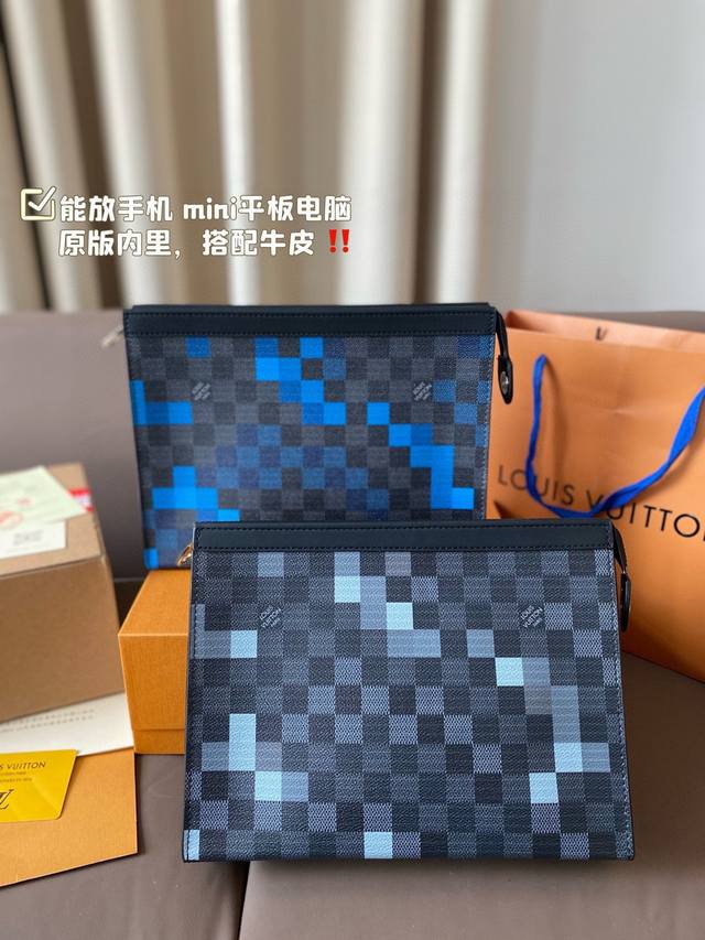 全套包装 Size:25*20Cm L家手包 男女通用哦 Lv大手包 洗漱包 能放手机 Mini平板电脑 原版内里，搭配牛皮！