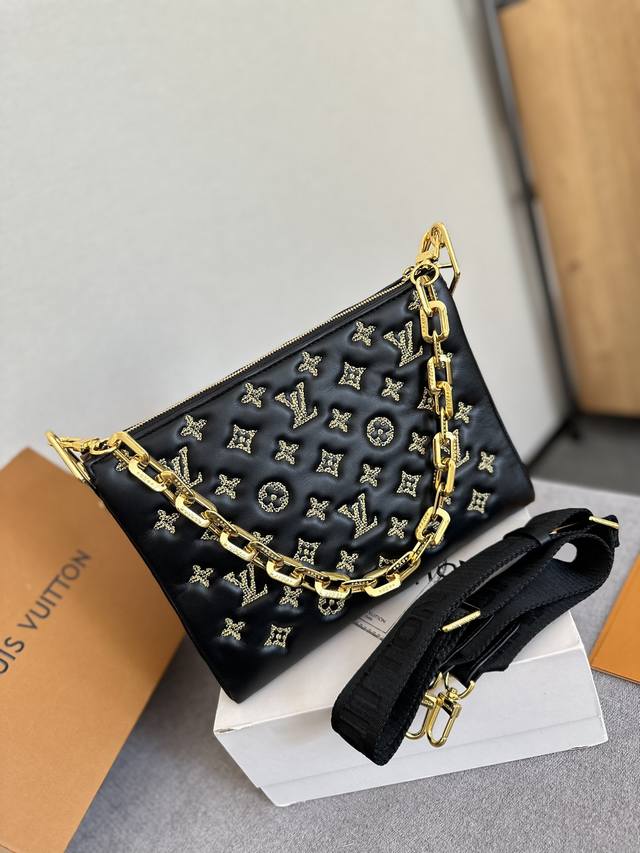 牛皮 “折叠礼盒官网飞机盒” Lv 24新品 原厂珐琅涂层链条 浮雕渐变 锋芒乍现 全新推出 Coussin 风琴手袋 单肩斜挎包 多用款 被拿来用做手包 一般