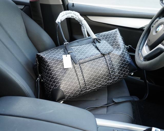 戈雅 官网同步 高版本 旅行背包 全球轰抢单品 质感极好 非市面普通货 采用进口牛皮 经典耐磨实用耐刮耐造 真正的流量王者 出行首选 超大容量 规格：48X25