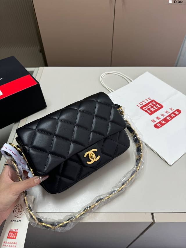 Chanel香奈儿新品腋下包hobo 牛皮质地方胖子 时装 休闲 不挑衣服 D-341尺寸22.6.14折叠盒