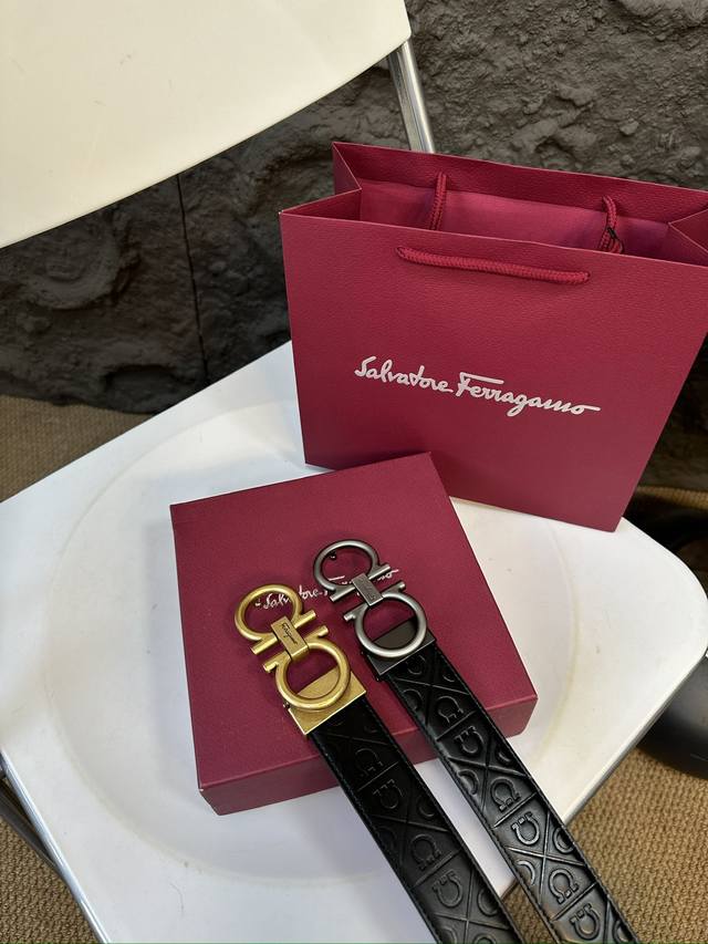 升级版 菲拉格慕！！ 高版本！ 腰带 嘿哈 原单牛皮皮带～热门款 皮带里面最火的啦～质量很好 全套包装！五金绝对不褪色 皮带头和专柜一样的哦～ 配礼盒手提袋发票