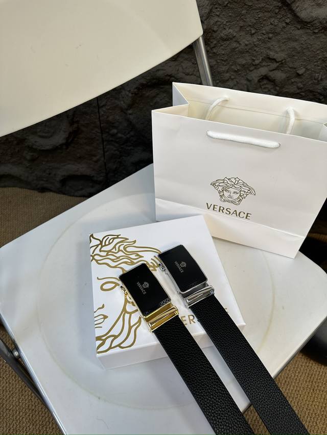 升级版 范思哲！！ 高版本！ 腰带 嘿哈 原单牛皮皮带～热门款 皮带里面最火的啦～质量很好 全套包装！五金绝对不褪色 皮带头和专柜一样的哦～ 配礼盒手提袋发票