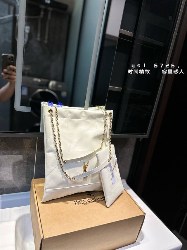 礼盒包装 圣罗兰太好搭配了呜呜呜 Ysl Bag 更酷哦！ 面料很耐造 高级感拉满 尺寸，30 37