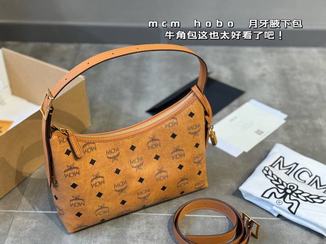 配盒 Size:27*15Cm 这也太好看了吧! Mcm 新品 Hobo包 牛角包 Mcm 的新品牛角 真的是今年的王炸款 有两根肩带,多种背法, 最主要的是送 配盒 Size:27*15Cm 这也太好看了吧! Mcm 新品 Hobo包 牛角包 Mcm 的新品牛角 真的是今年的王炸款 有两根肩带,多种背法, 最主要的是送