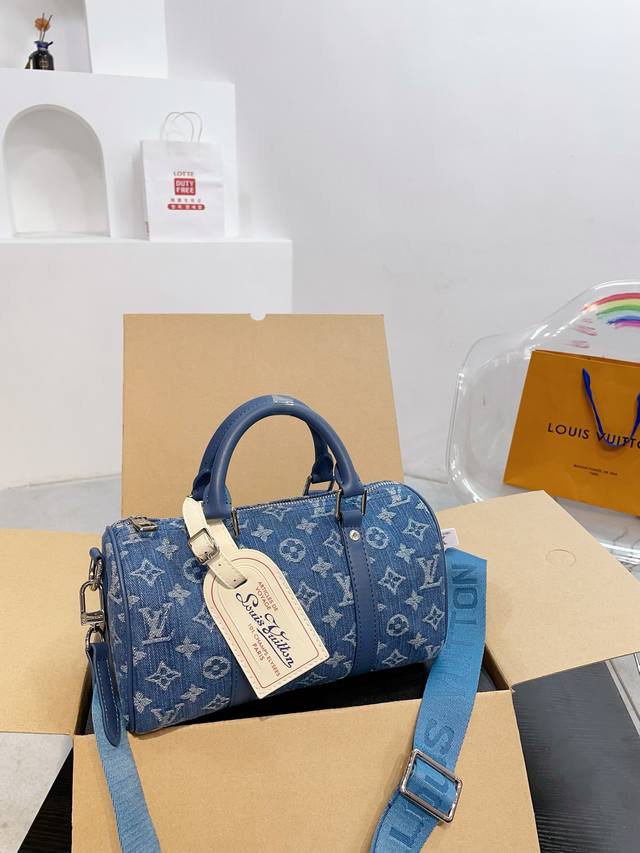 免税店包装 Lv 路易威登 限量新款keepall 25复古牛仔 旅行包 本系列增添了水洗牛仔工艺 打造全新风格 时尚爆发款火热来袭 经典设计大气可观男女通用款