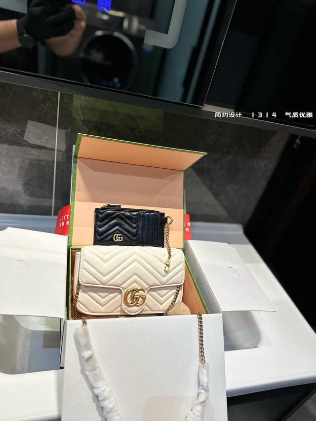礼盒包装 Gucci Marmont 新款 一定要入手的小马蒙包 Marmont最最经典的双g 升级版牛皮 皮质！五金！对纹！完美！Size：22 12Cm