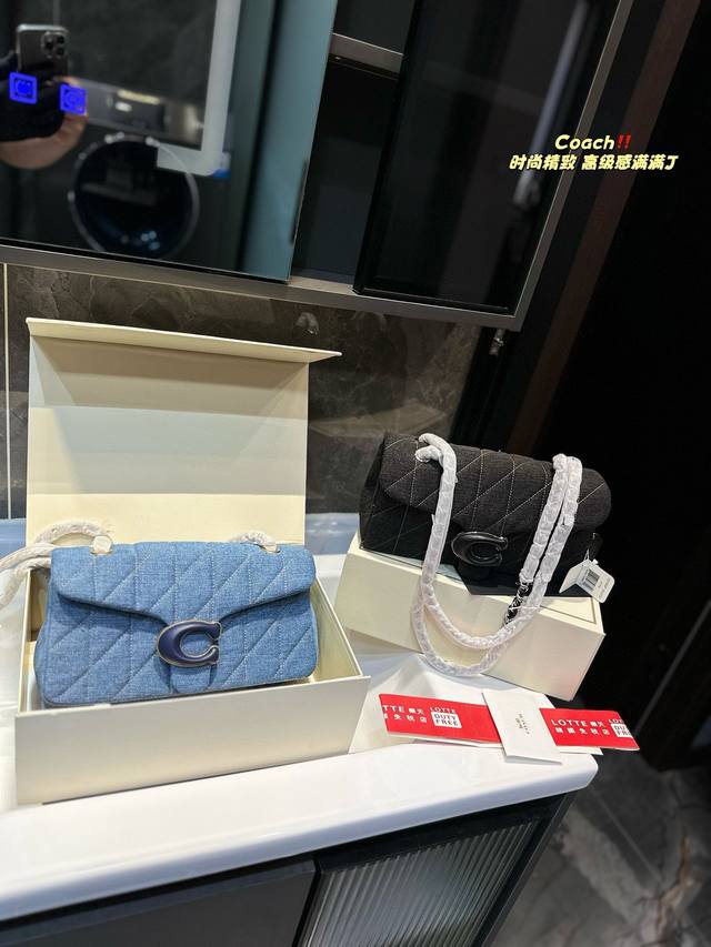 礼盒包装 Coach All Black链条 。Otabby 系列新款 Coach 链条 ”。包包天花板来啦~ 暗黑系高级感拉满的全黑金属扣、金属链条 ”名 甜