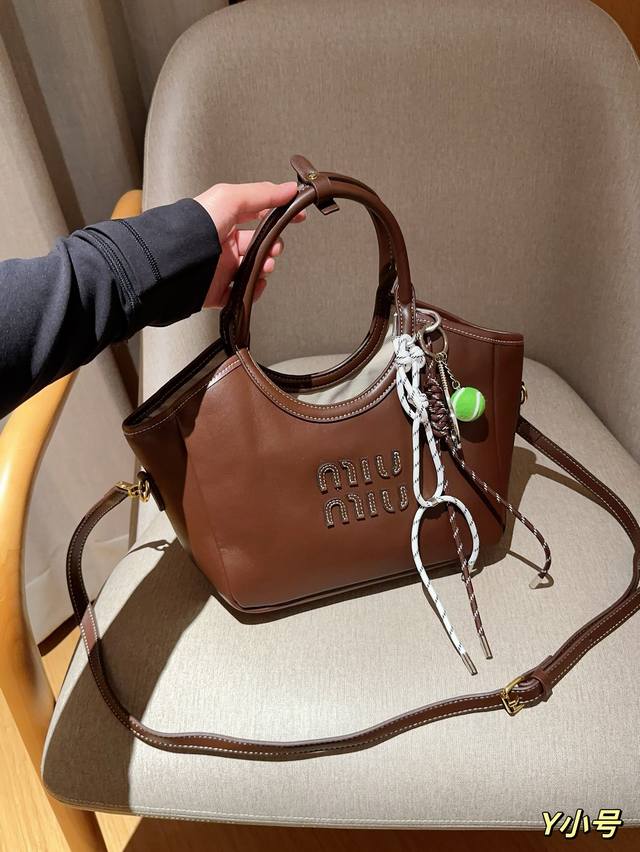 无盒 配送挂件 Miumiu缪缪 托特包tote菜篮子 尺寸25×21×10 无盒 配送挂件 Miumiu缪缪 托特包tote菜篮子 尺寸25×21×10