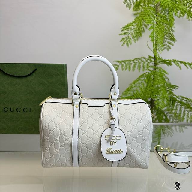 无盒 酷奇款枕头包 超级实用的款式 手提 斜挎多用款 原版电镀五金带logo 超级大牌 内衬logo 时尚百搭款式 不挑喜欢的抓紧自留啦 尺寸:33 21 无盒 酷奇款枕头包 超级实用的款式 手提 斜挎多用款 原版电镀五金带logo 超级大牌 内衬logo 时尚百搭款式 不挑喜欢的抓紧自留啦 尺寸:33 21