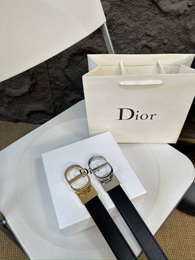 升级版 迪奥！！ 高版本！全钢头 腰带 嘿哈 原单牛皮全钢头皮带～热门款 皮带里面最火的啦～质量很好 全套包装！五金绝对不褪色 皮带头和专柜一样的哦～ 配礼盒手