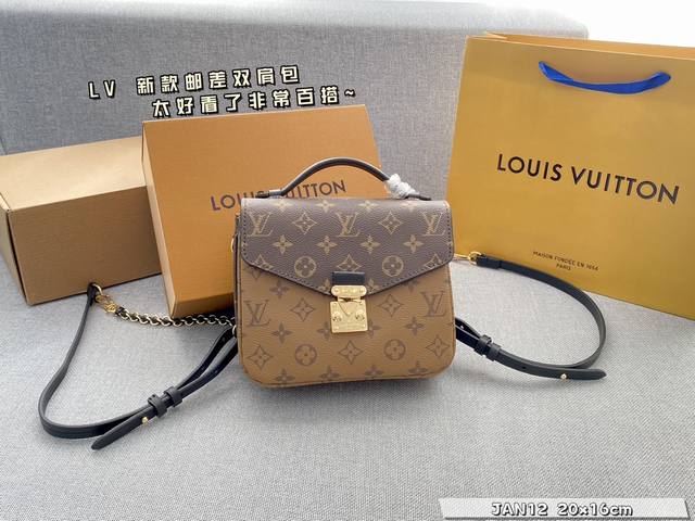 配全套礼盒 Size:20×16 Lv 新款邮差双肩包 独特设计 时尚又经典 超级百搭 日常通勤皆可 上身又a又飒 配全套礼盒 Size:20×16 Lv 新款邮差双肩包 独特设计 时尚又经典 超级百搭 日常通勤皆可 上身又a又飒