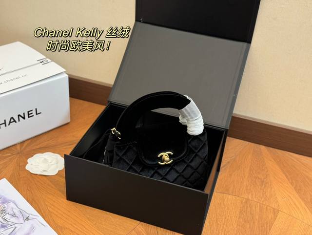 配折叠盒飞机盒 Size： 20*12Cm 香奈儿23K Kelly 最美的23K，丝绒太好看了想要马上滴滴sa的冲动 新包真的超香哦！ 牛皮品质