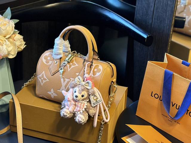 原单牛皮 折叠礼盒 送挂件 Lv 新配色 Speedy 牛皮 大象灰枕头包 Lv 新款系列 枕头包 手袋,全网首发 Lv Speedy Nano 枕头包这款re