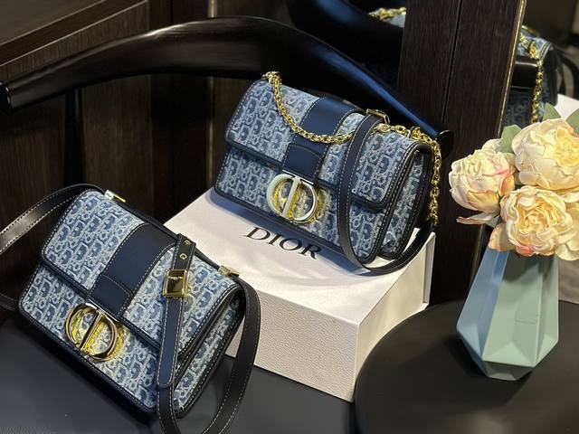 原单 折叠礼盒 原版浮雕款 Dior Camp新款 链条蒙田包 采用专柜御用原版双面绣老花料 迪奥的oblique复古印花图案早在上世纪六十年代就在巴黎时装周里 原单 折叠礼盒 原版浮雕款 Dior Camp新款 链条蒙田包 采用专柜御用原版双面绣老花料 迪奥的oblique复古印花图案早在上世纪六十年代就在巴黎时装周里