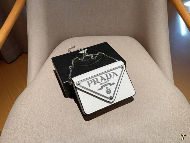 普拉达prada 经典三角徽标大logo翻盖链条包 尺寸19×12×5 礼盒包装