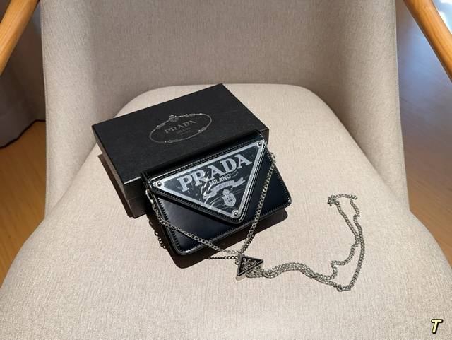 普拉达prada 经典三角徽标大logo翻盖链条包 尺寸19×12×5 礼盒包装