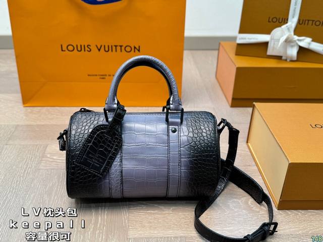 Lv Keepall枕头包 容量很可 日常出街 必备的东西都可以装下 尺寸25 14
