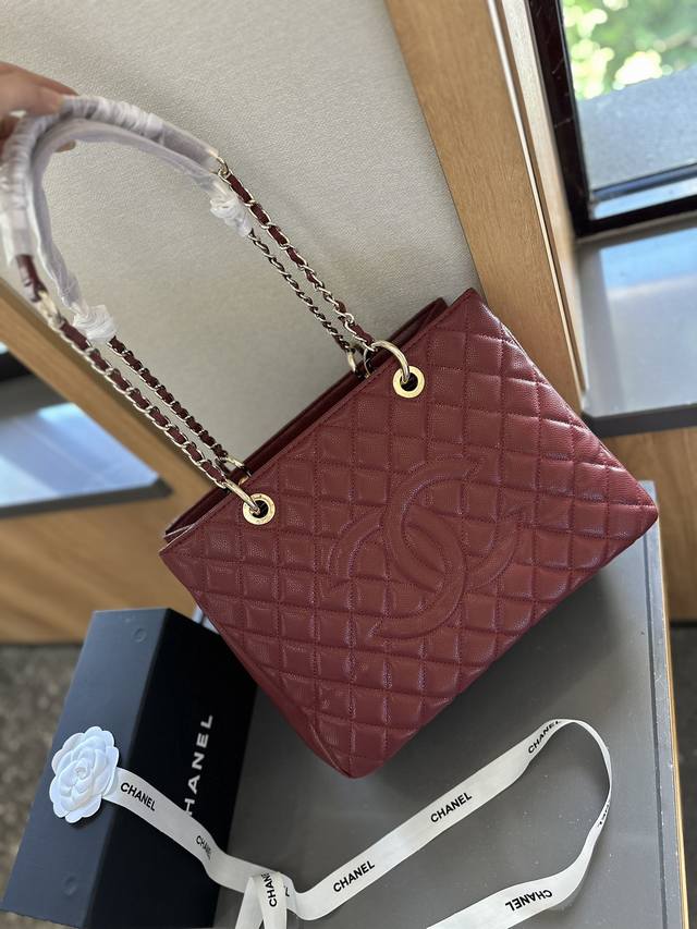 折叠礼盒包装 尺寸32*24Cm 香奈儿chanel Gst链条托特包 复古优雅 满满的高级感 大小适中 容量感人 休闲正装皆可轻松驾驭