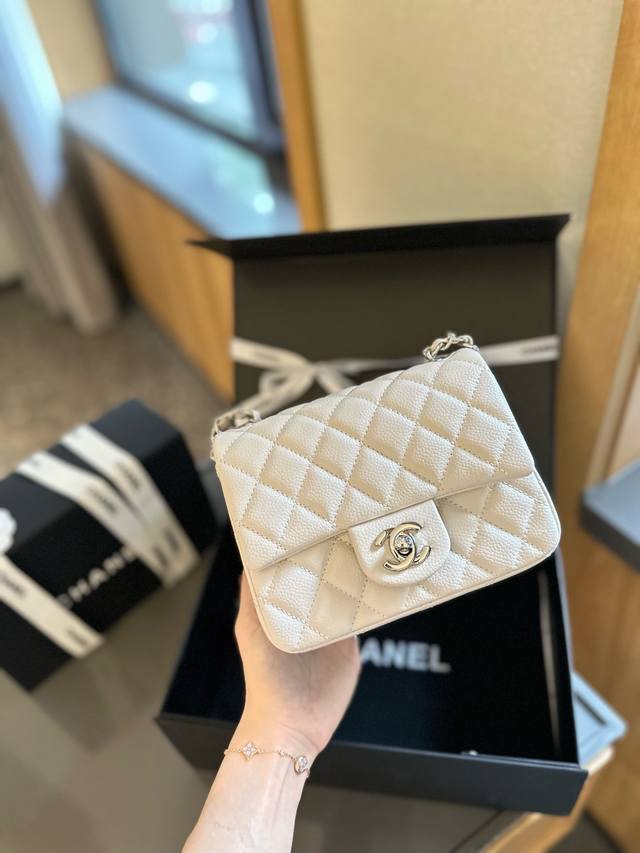 牛皮 “折叠礼盒官网飞机盒” Chanel鱼子酱大mini方胖子 “New Arrival” 最美方胖子人间香奈儿 白富美小姐姐必备款 ■单独夸最让人挪不开眼 牛皮 “折叠礼盒官网飞机盒” Chanel鱼子酱大mini方胖子 “New Arrival” 最美方胖子人间香奈儿 白富美小姐姐必备款 ■单独夸最让人挪不开眼