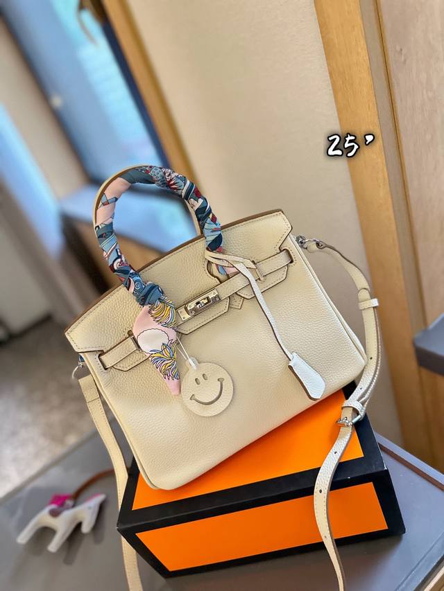 头层牛皮 “折叠礼盒官网飞机盒” 爱马仕birkin铂金包 原版头层togo牛皮 配色敲级耐看 完美适配秋冬穿搭 25的尺寸容量满分 上身随性又帅气 尺寸25C 头层牛皮 “折叠礼盒官网飞机盒” 爱马仕birkin铂金包 原版头层togo牛皮 配色敲级耐看 完美适配秋冬穿搭 25的尺寸容量满分 上身随性又帅气 尺寸25C