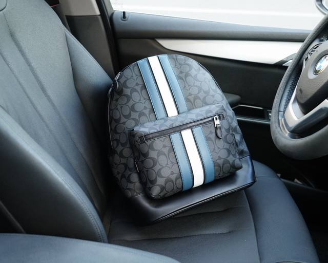 蔻驰 官网同步 高版本 原厂双肩背包 不要错过 全原单小牛皮制作 品质极好 超大容量 非市面普通货 来自贸易公司的狠货.. 强调一下 原厂 一直是抢爆的款式 专