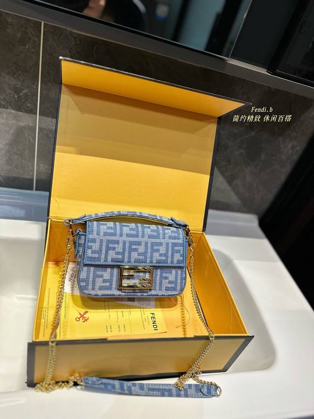 礼盒包装 Size:19Cm Fendi芬迪法棍包 Baguette 单肩、斜跨都不是问题, 有种慵慵懒懒的街头!! 礼盒包装 Size:19Cm Fendi芬迪法棍包 Baguette 单肩、斜跨都不是问题, 有种慵慵懒懒的街头!!