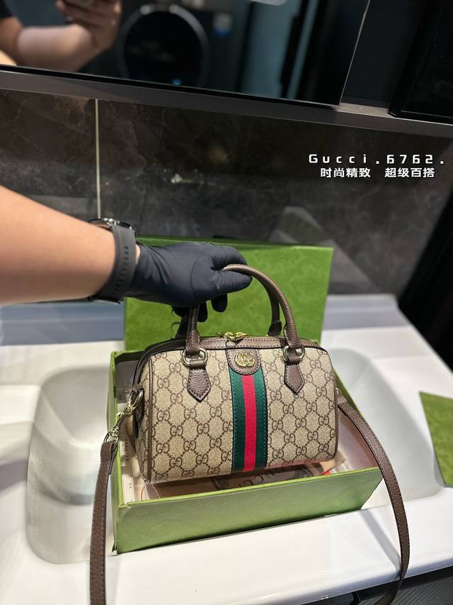 礼盒包装 Gucci酷奇枕头包 大容量 手提斜挎皆可 通勤必备 东西多的宝宝一定要入！ 尺寸 22 14