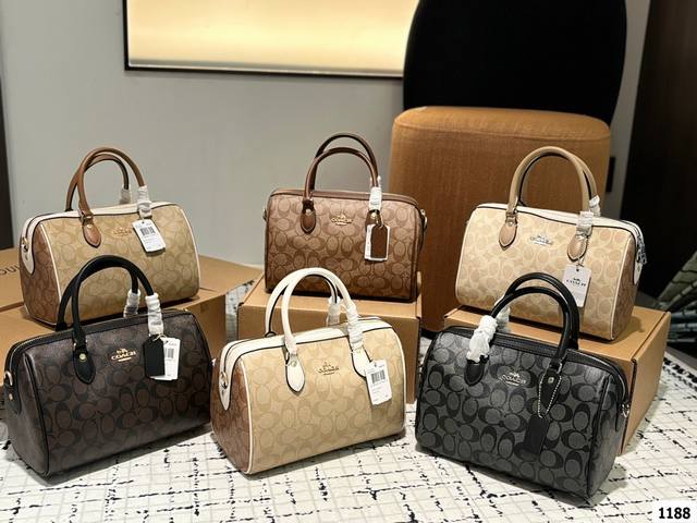 配盒 Size：25*18Cm 蔻驰 波士顿枕头包 一款适合大小老少的包包 轻奢入门级的经典款！ 性价比超高