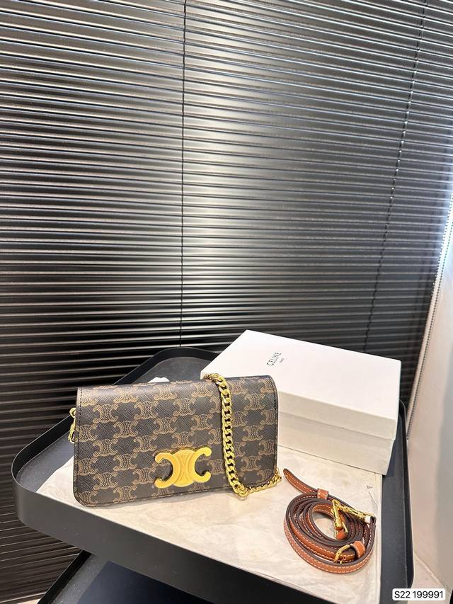 配盒子 赛琳链条包 气质优雅的来，皮革翻盖，造型干净利落，外观复古超级时髦 简直不要太吸精 小可爱们赶紧闭眼入 尺寸20.5 11 货号199991