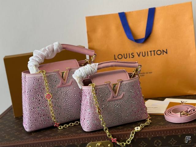 折叠盒 Lvcapucines 贵妇包 牛皮，金色扣五金，超繁琐制作工序，女王范儿必备，Mini款独特超宽背带，经典大logo设计，结合monogram经典小花