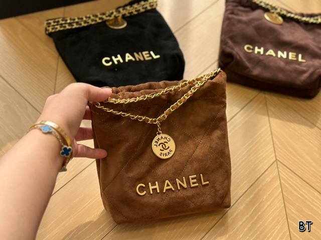 折叠盒 Chanel Ss迷你垃圾袋#大爆款预测 天呐chanel Mini垃圾袋也太美了叭颐 预测下一个大爆款翻 好想拥有 #香奈儿垃圾袋 #Chanel22