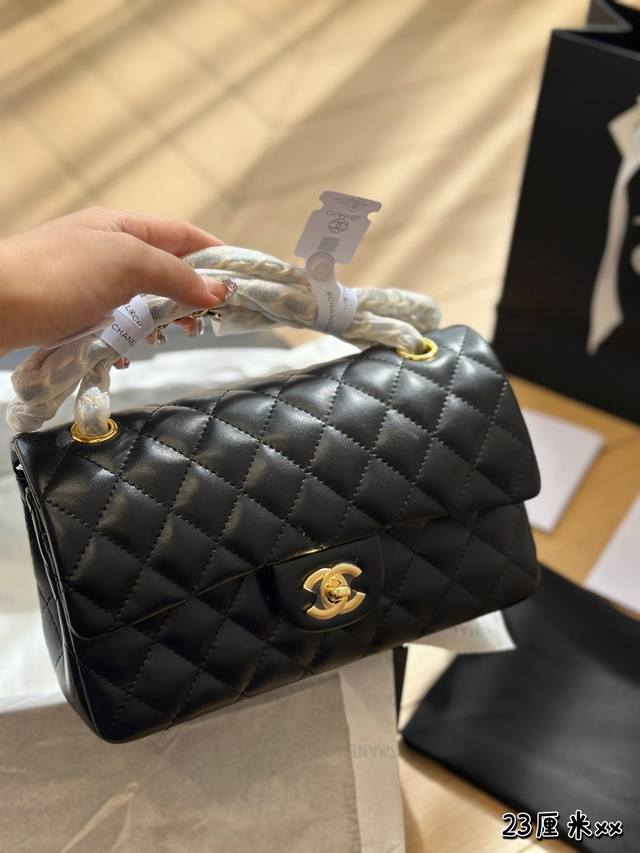 折叠盒 Chanel经典cf 经典不过时 牛皮质地 时装 休闲 不挑衣服 尺寸23厘米 折叠盒 Chanel经典cf 经典不过时 牛皮质地 时装 休闲 不挑衣服 尺寸23厘米