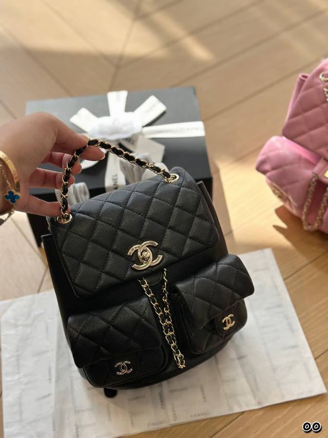 折叠盒 Chanel23P Duma中号双肩包 口袋设计加上三个chanel双clogo整包很立体有型 20Cm