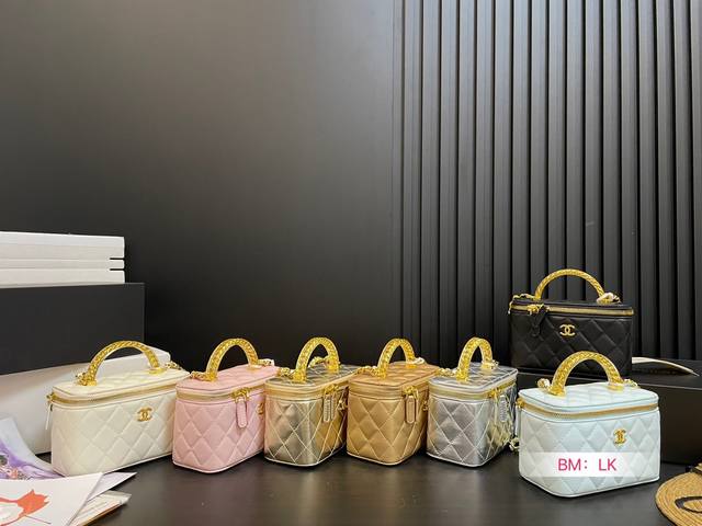 配折叠盒 香奈儿 箱子包 化妆箱 最高颜值的 长盒子 必须给自己安排 最新款哦！ 尺寸：17*11