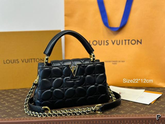 折叠盒 Lvcapucines 贵妇包 牛皮，金色扣五金，超繁琐制作工序，女王范儿必备，Mini款独特超宽背带，经典大logo设计，结合monogram经典小花