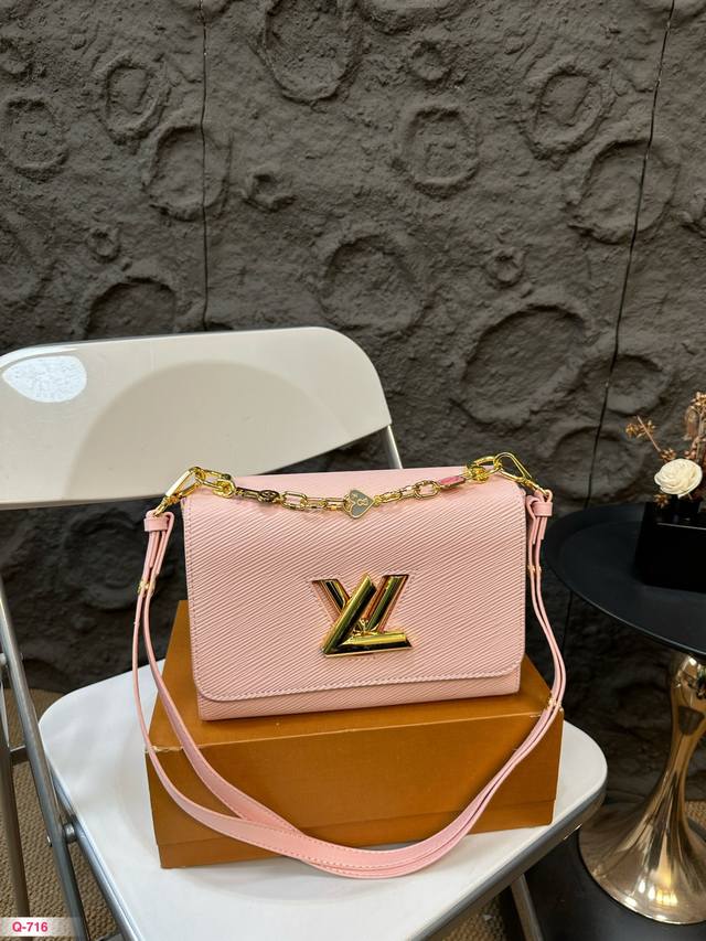 配折叠盒 Lv Twist肩背包 真的很高级 日常通勤简直绝配 又酷又飒低调的奢华可盐可甜 极致美感 绝美女孩就是你 尺寸：23 16Cm