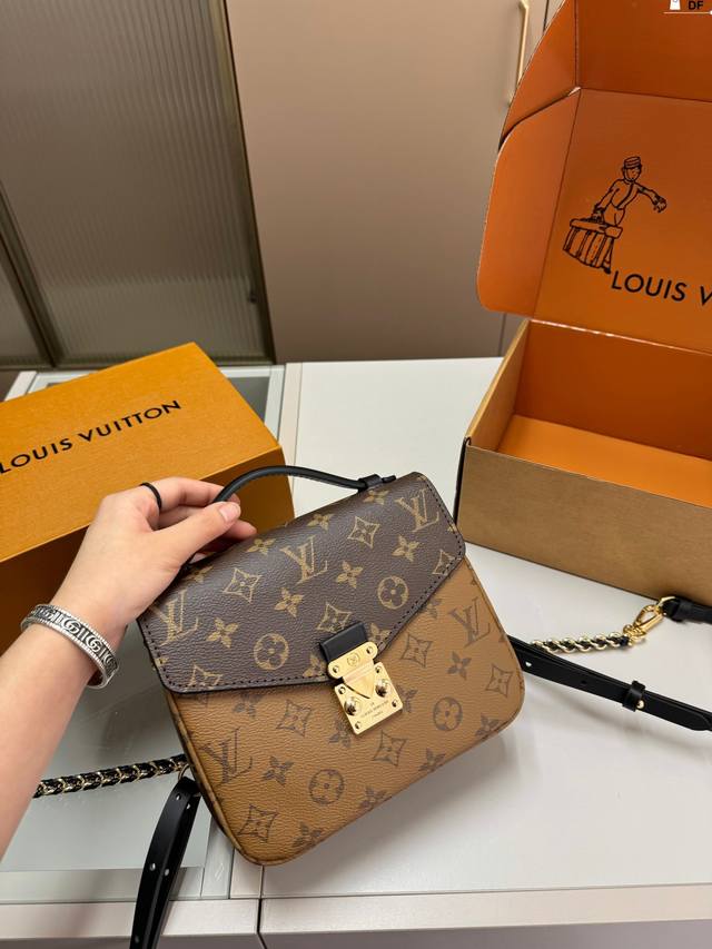 Lv邮差双肩包 双肩、单肩、斜挎、手提都可以 休闲风、精致风都适配 Df尺寸19.5.17折叠盒飞机盒